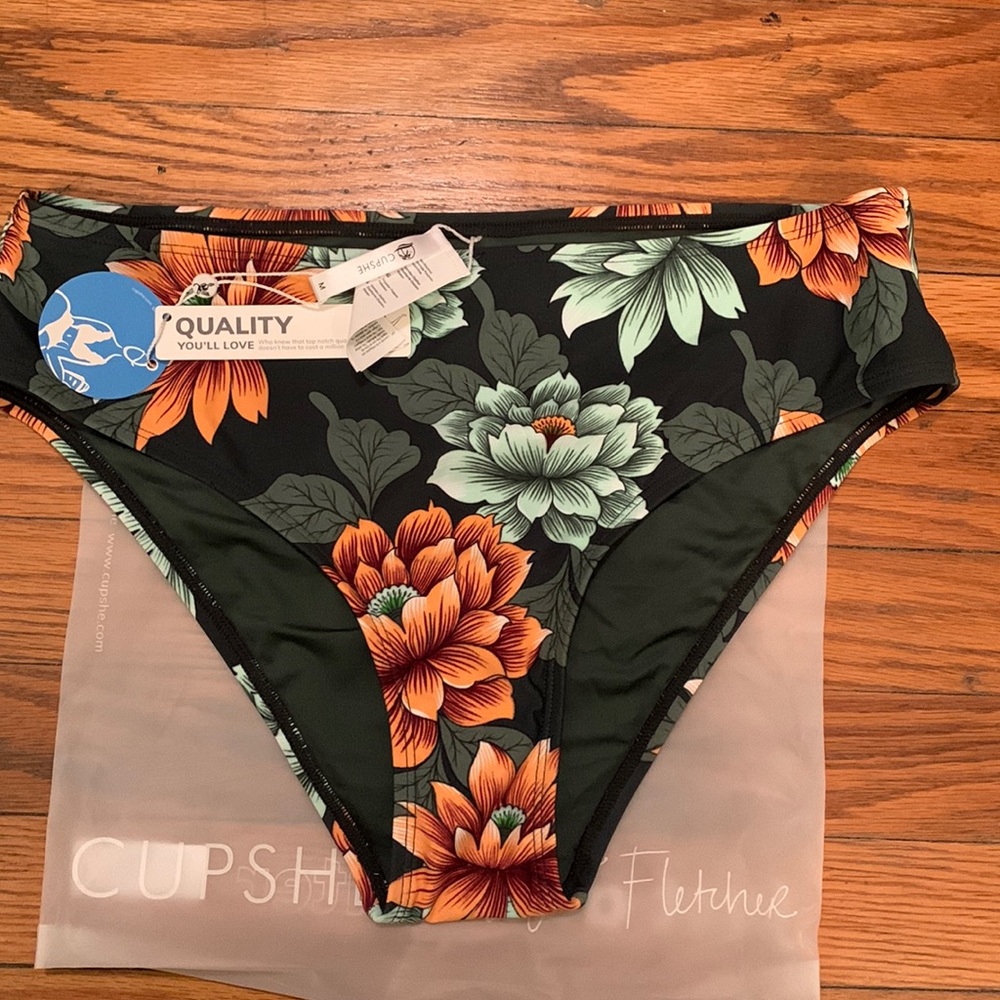 Cupshe NWT size M , swim bottoms, bikini bottoms